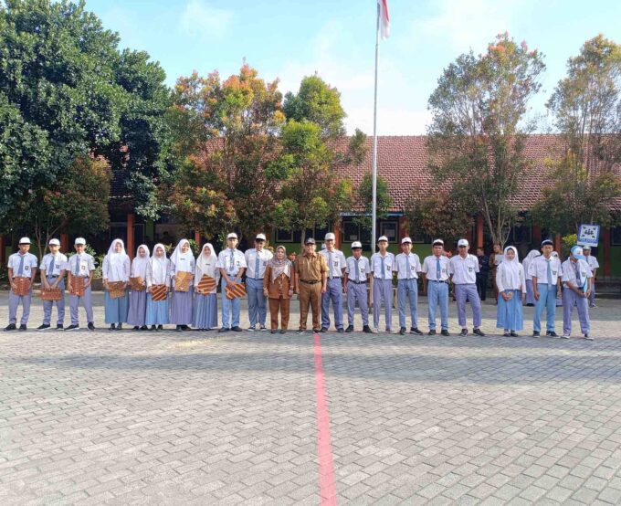 Upacara Bendera Hari Senin, dan Penyerahan Hadiah Jura Lomba-lomba
