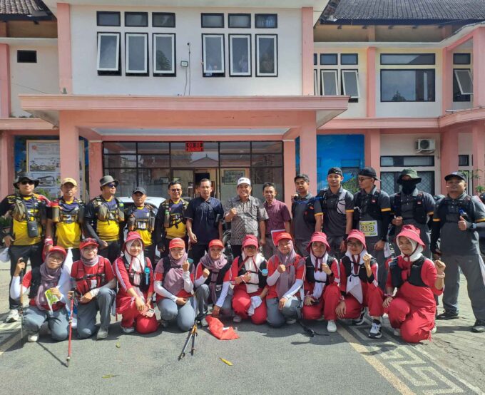 Regu Napak Tilas SMKN 1 Selong Ikut Memeriahkan HUT RI ke 80 Kabupaten Lombok Timur